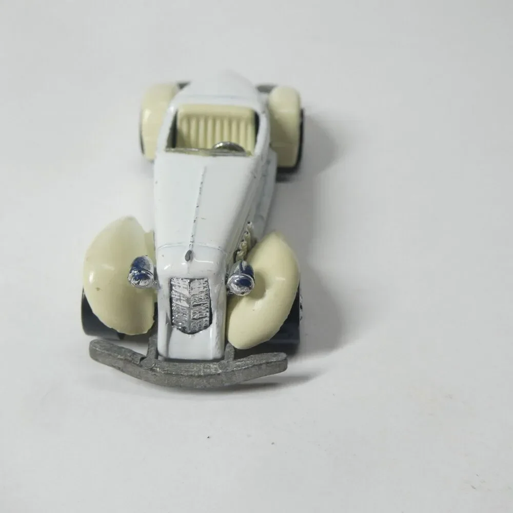 Hot Wheels Auburn 852 1978 Malaysia Vintage Car White Mattel
